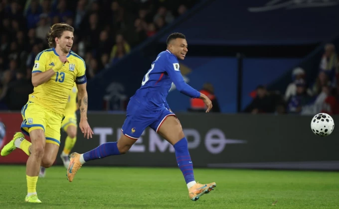 EPA/CHRISTOPHE PETIT TESSON